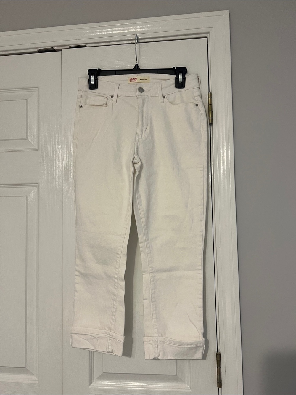 Signature by Levi Strauss White Cropped Straight Jeans